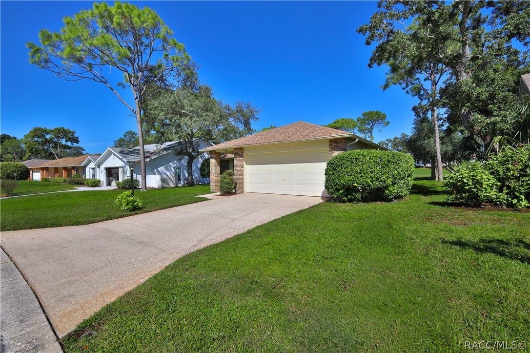7103 Crown Oaks Drive, Spring Hill, FL 34606