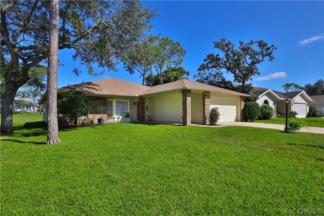 7103 Crown Oaks Drive, Spring Hill, FL 34606