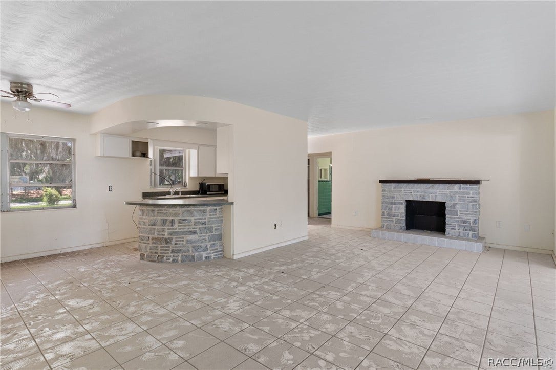 149 & 151 SE Paradise Point Road, Crystal River, FL 34429 149 & 151 SE Paradise Point Road, Crystal River, FL 34429