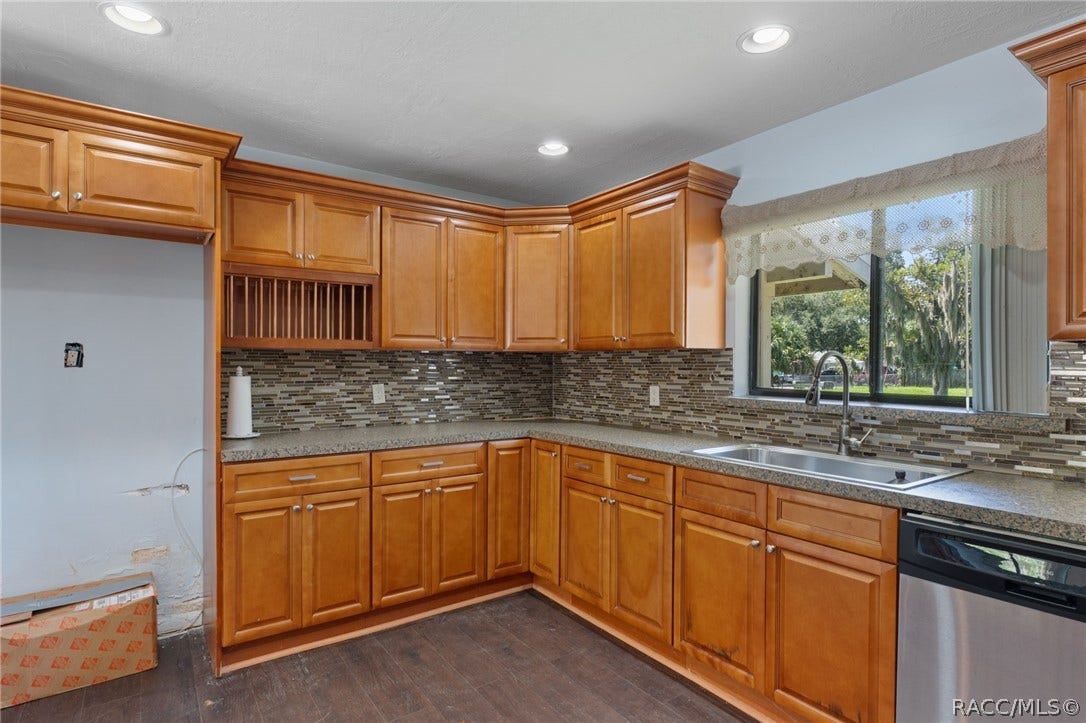 149 & 151 SE Paradise Point Road, Crystal River, FL 34429 149 & 151 SE Paradise Point Road, Crystal River, FL 34429