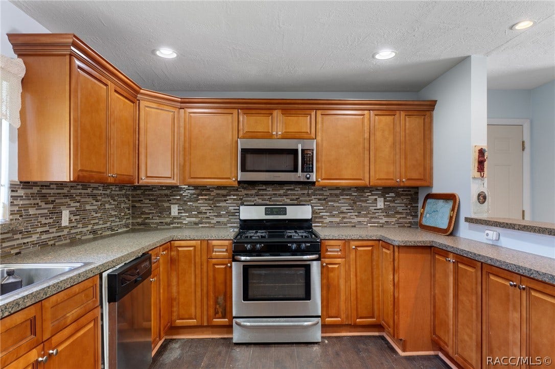 149 & 151 SE Paradise Point Road, Crystal River, FL 34429 149 & 151 SE Paradise Point Road, Crystal River, FL 34429