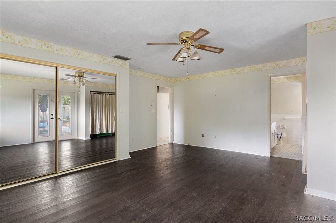 149 & 151 SE Paradise Point Road, Crystal River, FL 34429 149 & 151 SE Paradise Point Road, Crystal River, FL 34429