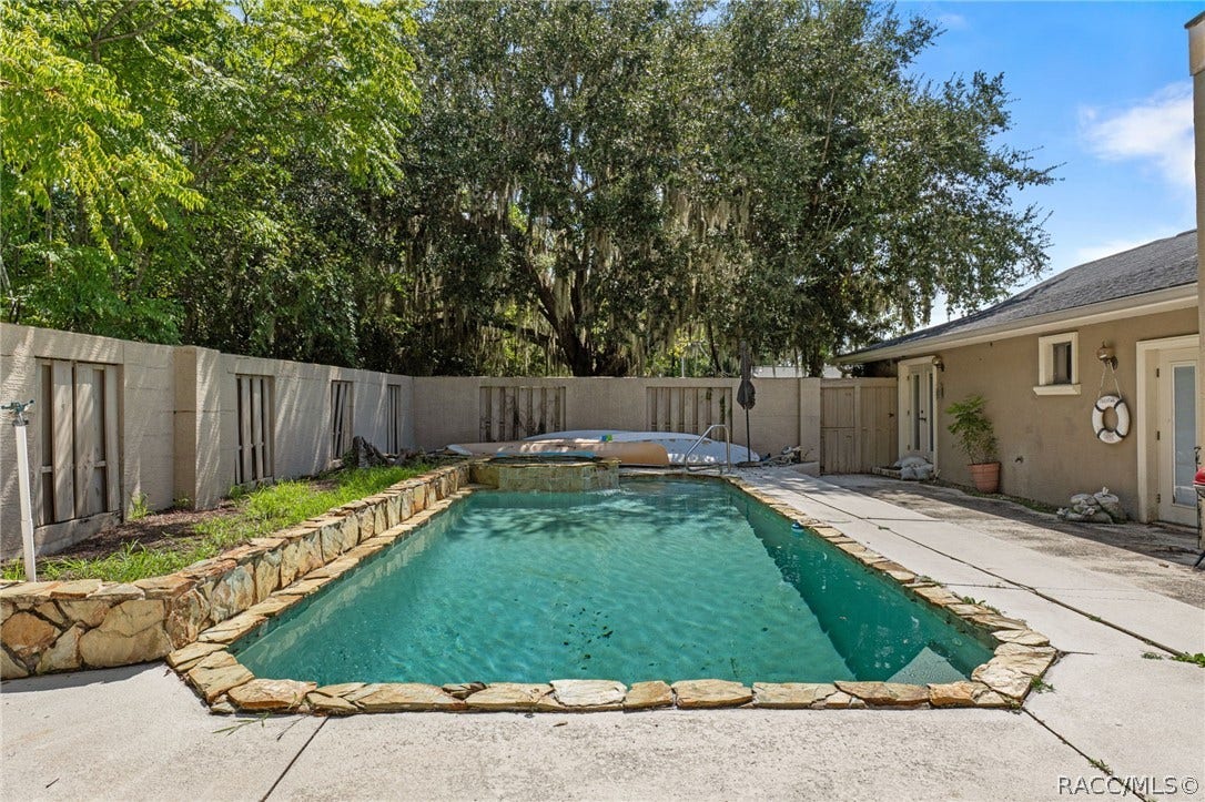 149 & 151 SE Paradise Point Road, Crystal River, FL 34429 149 & 151 SE Paradise Point Road, Crystal River, FL 34429