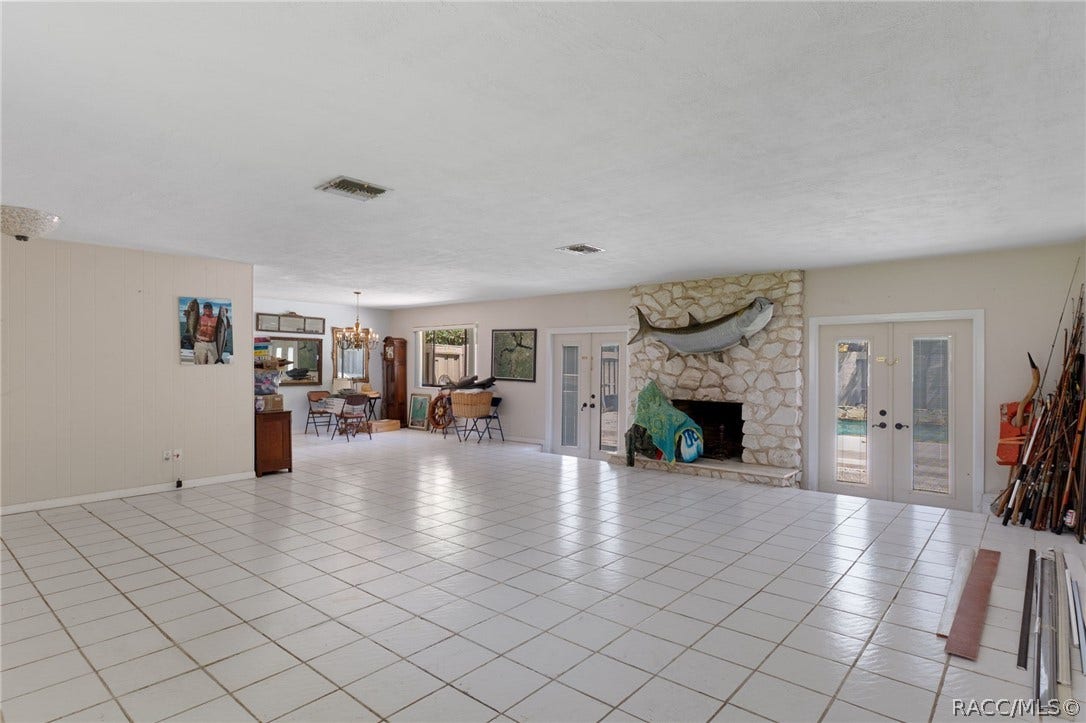 149 & 151 SE Paradise Point Road, Crystal River, FL 34429 149 & 151 SE Paradise Point Road, Crystal River, FL 34429