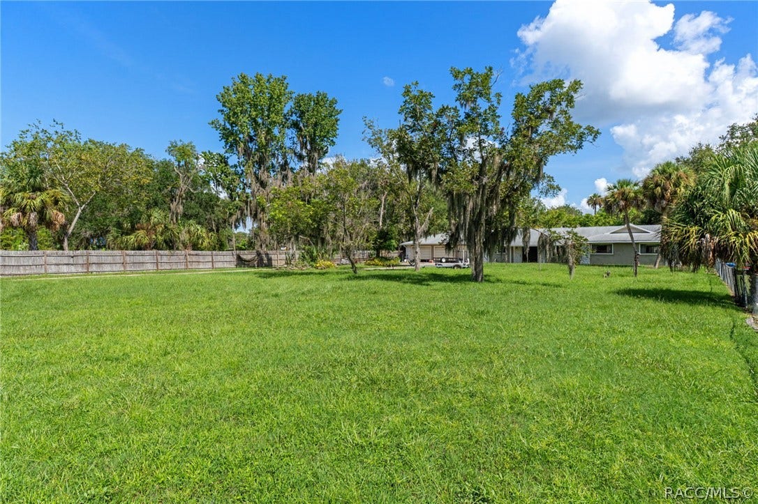 149 & 151 SE Paradise Point Road, Crystal River, FL 34429 149 & 151 SE Paradise Point Road, Crystal River, FL 34429