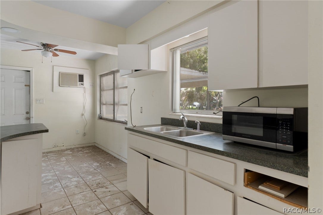 149 & 151 SE Paradise Point Road, Crystal River, FL 34429 149 & 151 SE Paradise Point Road, Crystal River, FL 34429