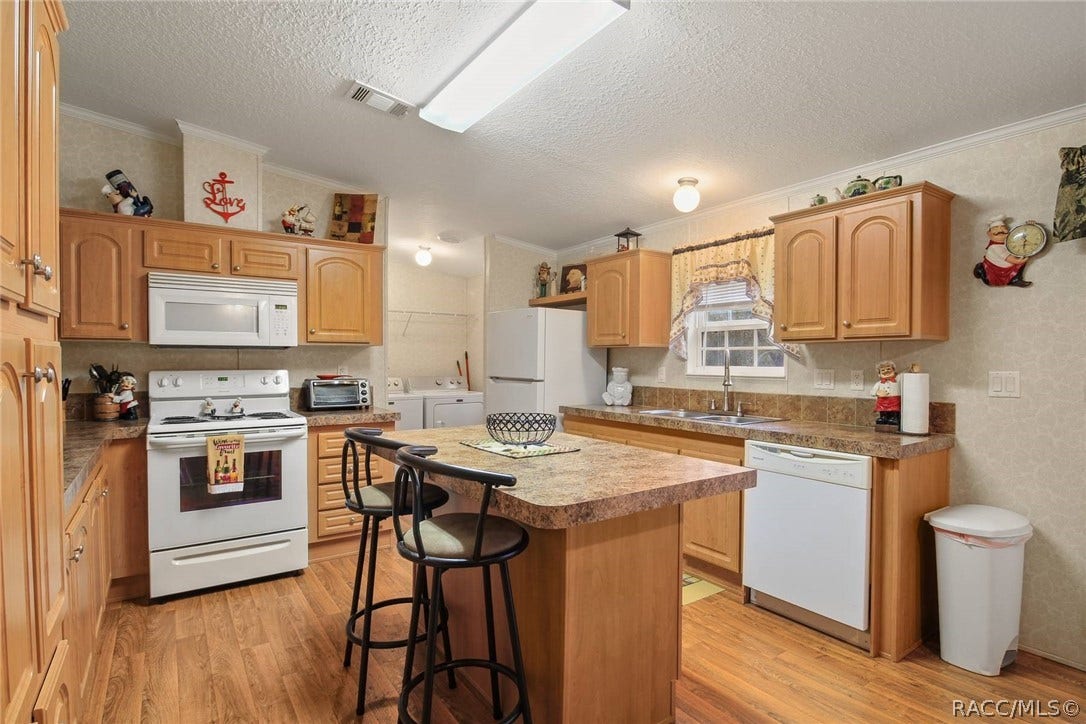 2061 E Mary Lue Street, Inverness, FL 34453 2061 E Mary Lue Street, Inverness, FL 34453