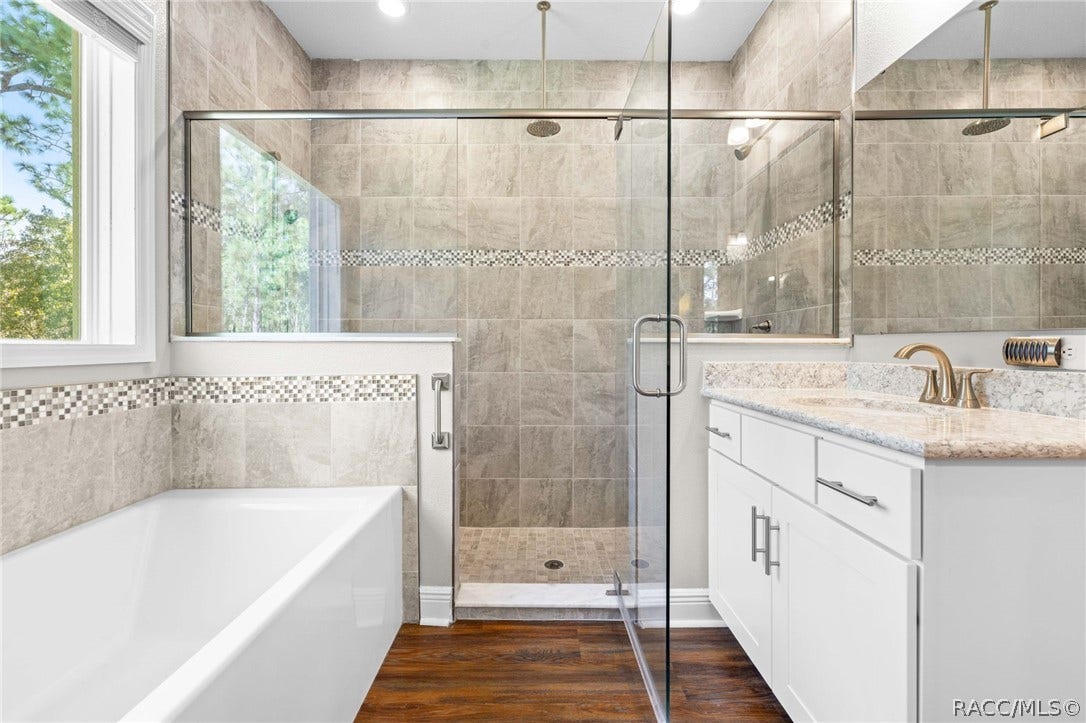 Dual Shower heads & Center Rainshower