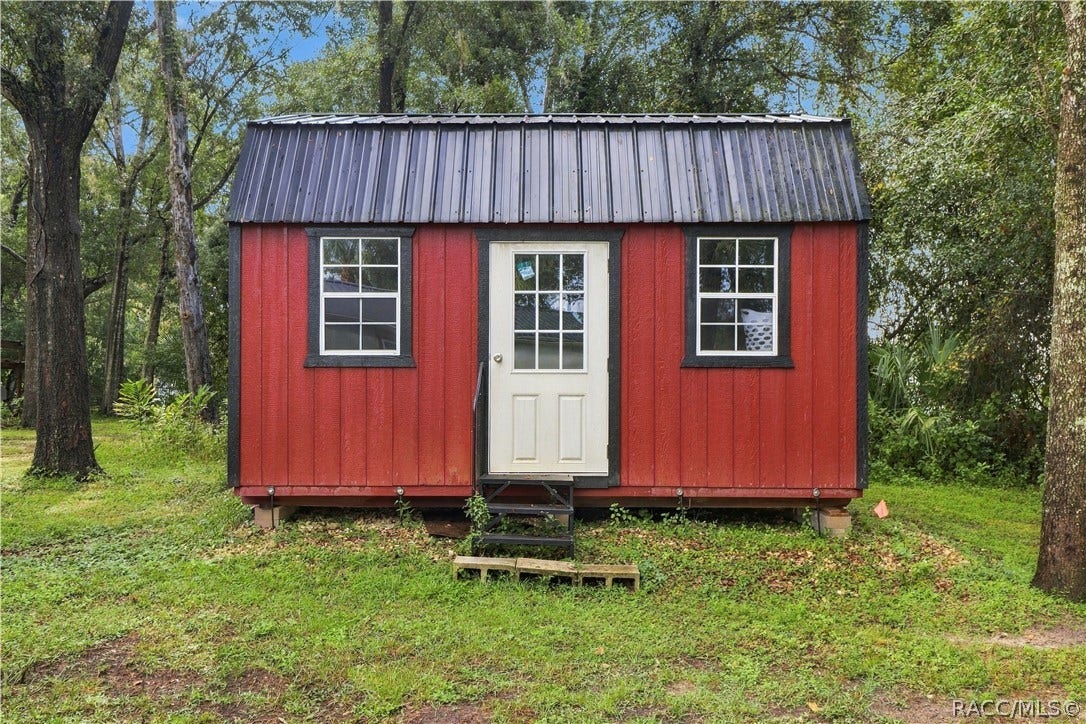 6230 W Glen Robbin Court, Crystal River, FL 34429 Detached Storage Building Charming RED DETACHED STORAGE BUILDING featuring a METAL ROOF, double windows & convenient entry door. A wonderful addition for storing lawn equipment, tools or outdoor essentials!