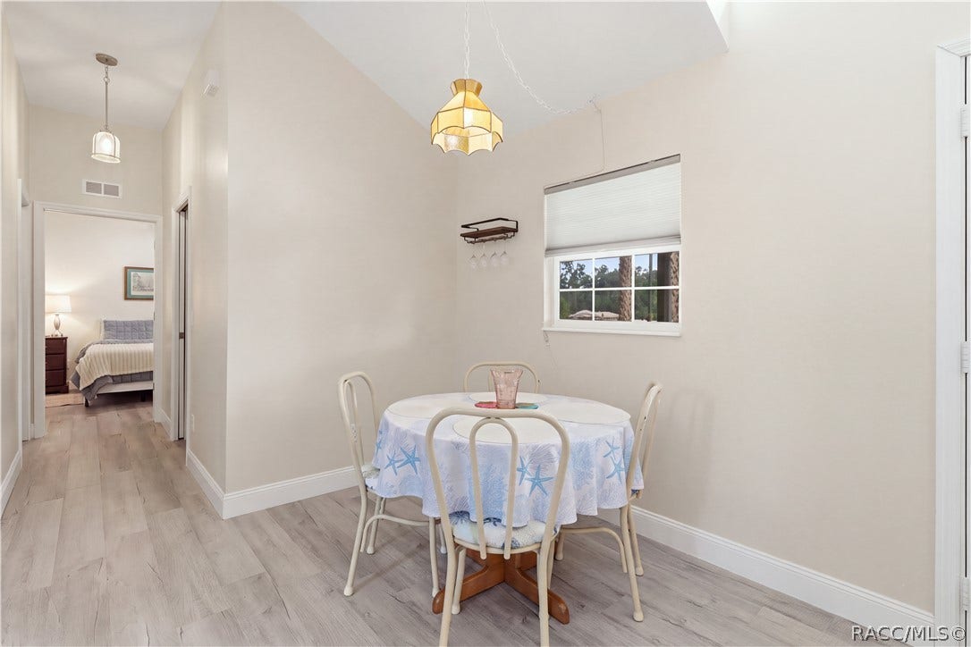 6230 W Glen Robbin Court, Crystal River, FL 34429 Dining Area & Hallway An inviting dining space featuring neutral finishes, attractive flooring & an easy flow to the adjoining rooms.