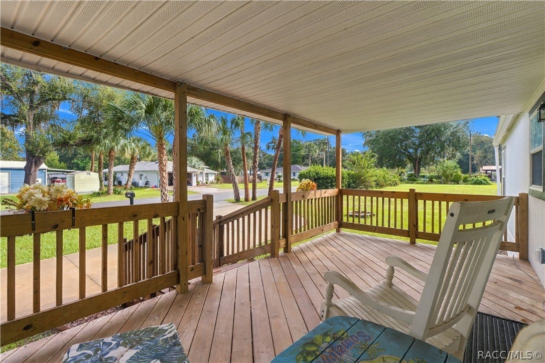 6230 W Glen Robbin Court, Crystal River, FL 34429 Covered Front Porch Picture yourself enjoying morning coffee or a quiet afternoon on this spacious covered porch overlooking the front lawn & neighborhood.