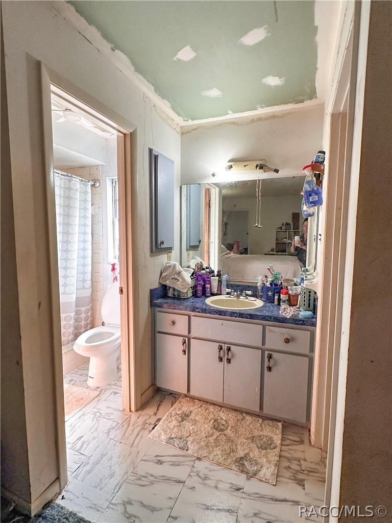 4700 W Oakhill Street, Dunnellon, FL 34433 Primary Bathroom