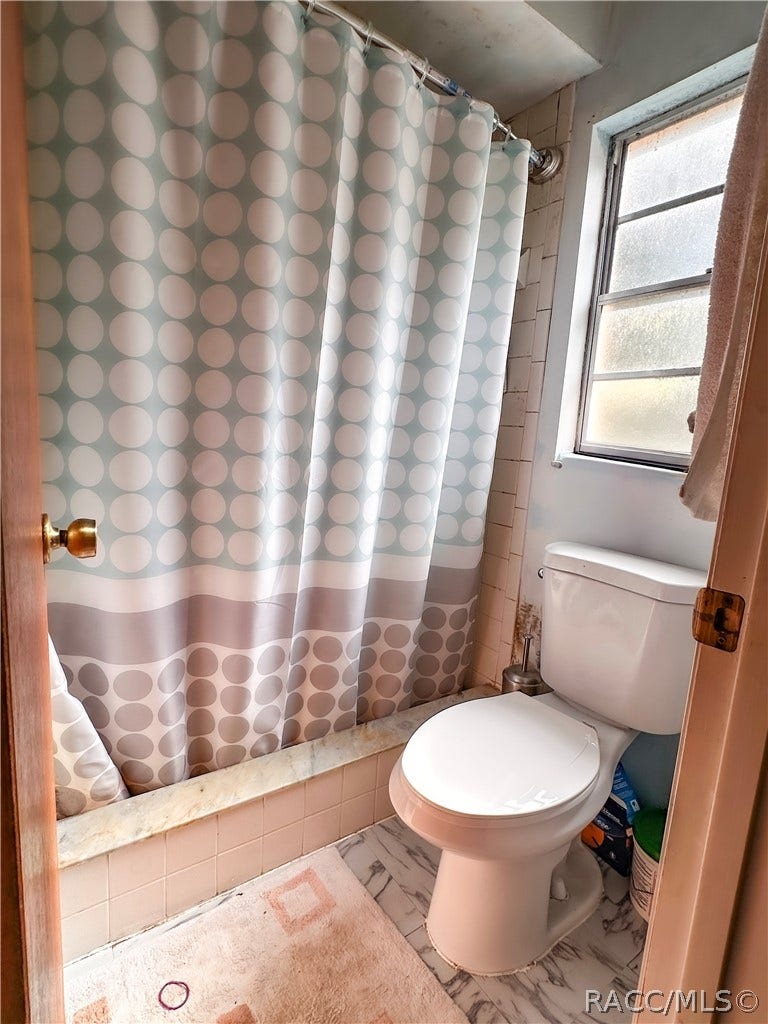 4700 W Oakhill Street, Dunnellon, FL 34433 Primary Bathroom