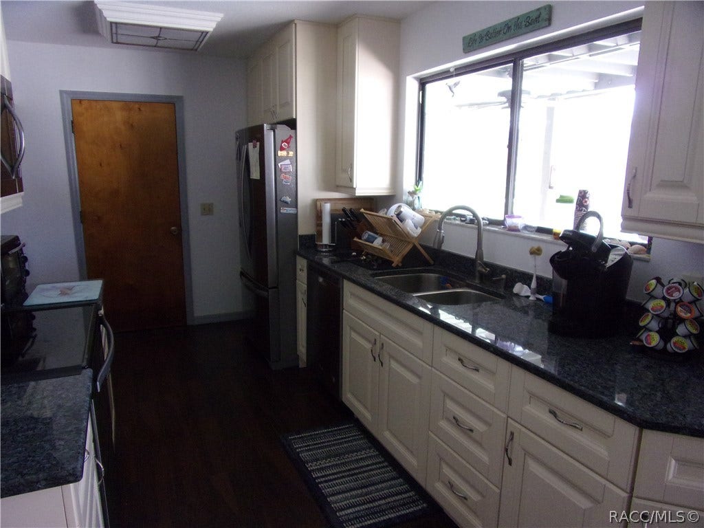 2574 N REGATTA Point, Crystal River, FL 34429 kitchen