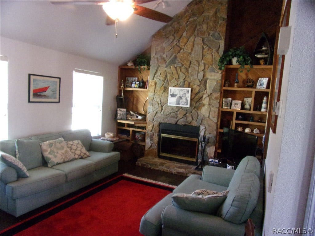 2574 N REGATTA Point, Crystal River, FL 34429 Living room