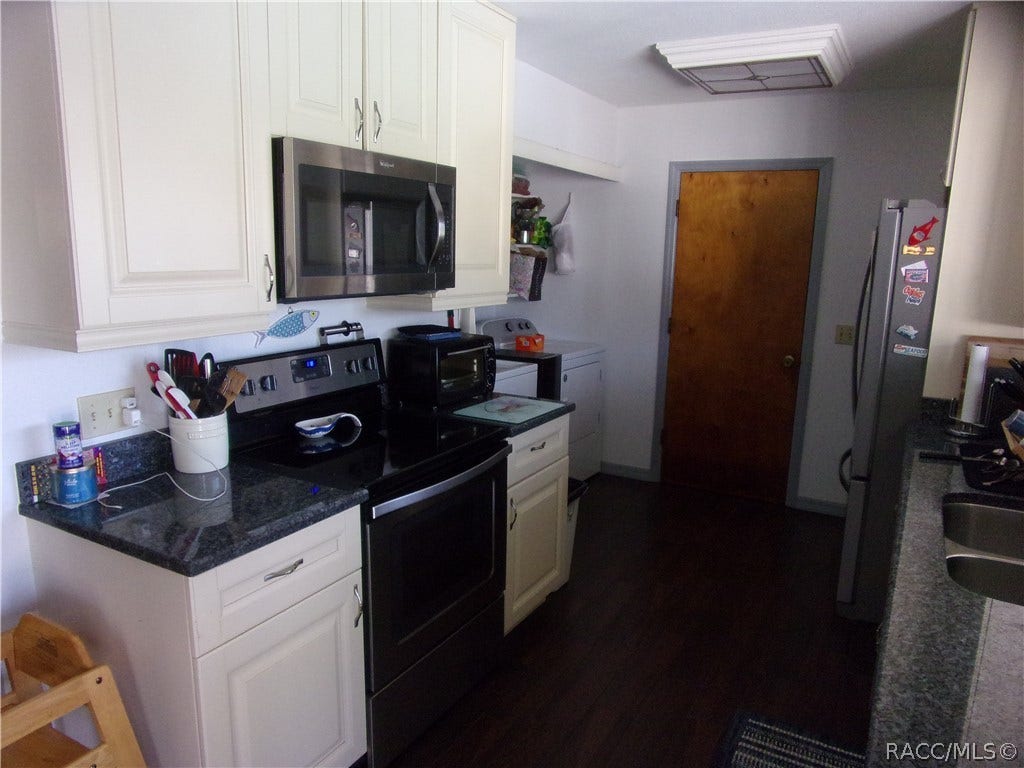 2574 N REGATTA Point, Crystal River, FL 34429 Kitchne