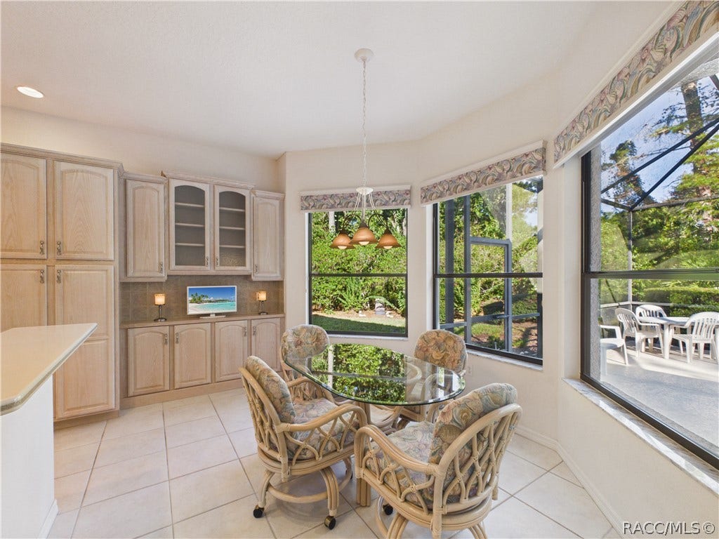 37 Livingstone Daisy Court, Homosassa, FL 34446 BREAKFAST NOOK 1