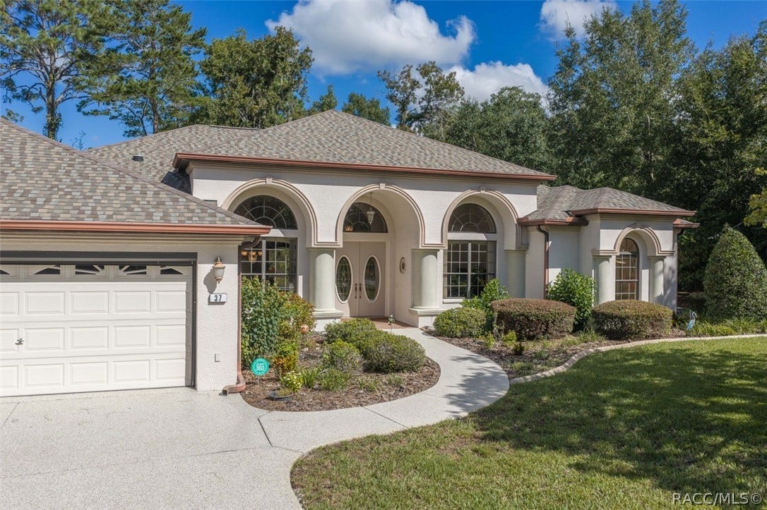 37 Livingstone Daisy Court, Homosassa, FL 34446 PATH TO FRONT ENTRANCE
