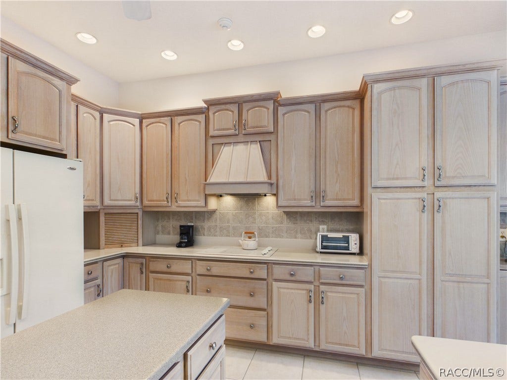 37 Livingstone Daisy Court, Homosassa, FL 34446 KITCHEN 3