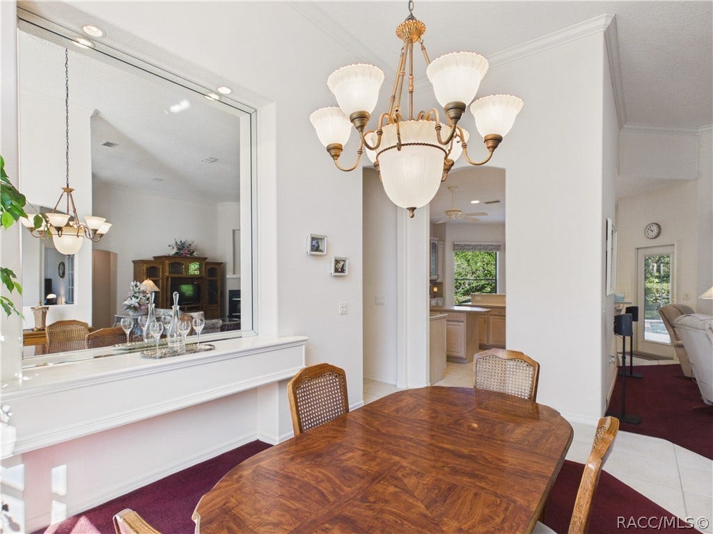 37 Livingstone Daisy Court, Homosassa, FL 34446 DINING ROOM 3 ENTRANCE TO THE KITCHEN
