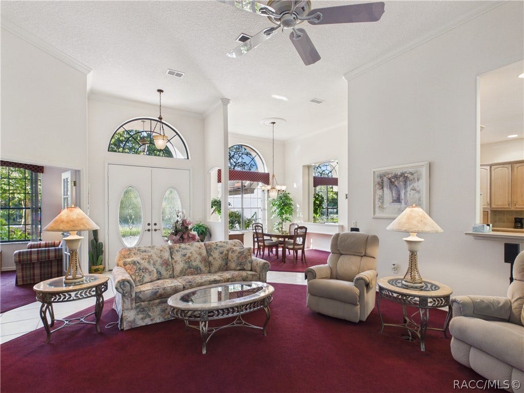 37 Livingstone Daisy Court, Homosassa, FL 34446 GREAT ROOM VIEW BACK TO FOYER