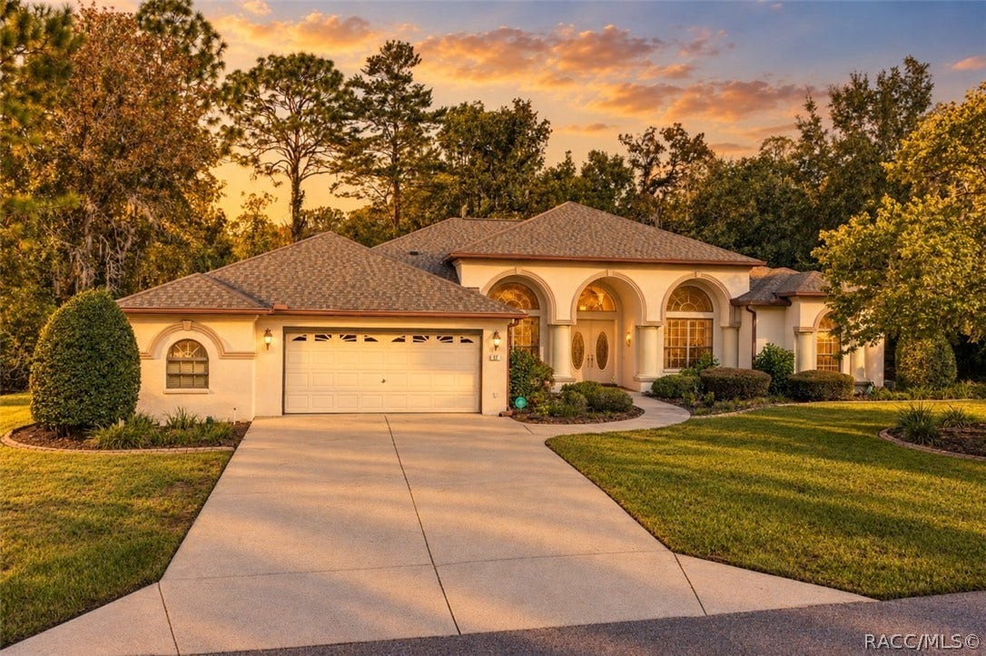 37 Livingstone Daisy Court, Homosassa, FL 34446 FRONT VIEW SUNSET