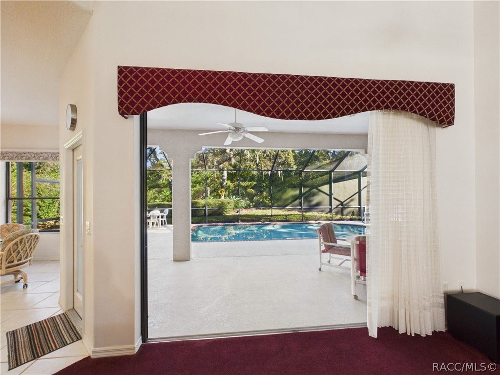37 Livingstone Daisy Court, Homosassa, FL 34446 GREAT ROOM OPENS TO THE LANAI AND POOL