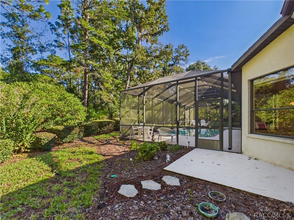 37 Livingstone Daisy Court, Homosassa, FL 34446 LEFT SIDE OF HOME 1