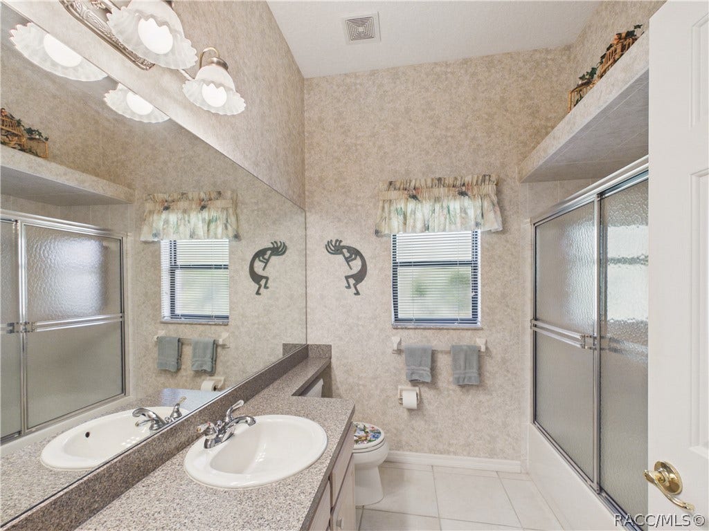 37 Livingstone Daisy Court, Homosassa, FL 34446 GUEST BATHROOM