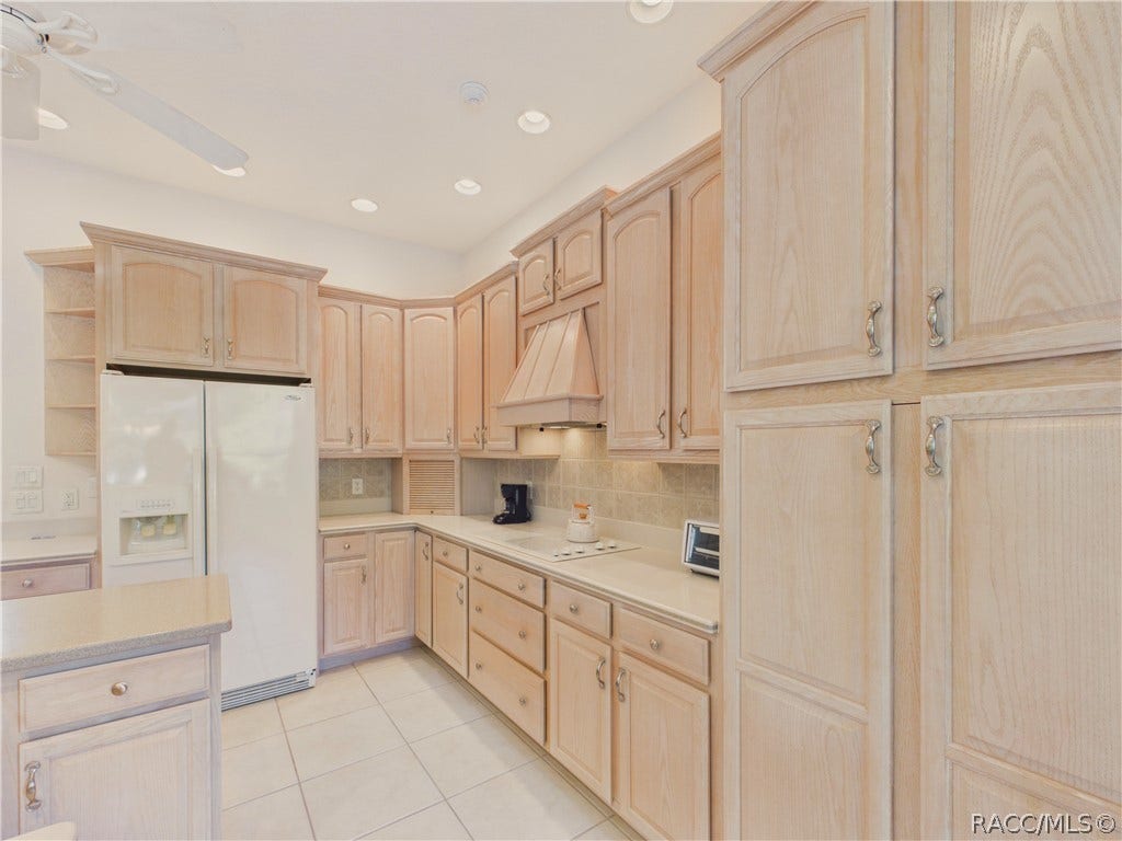 37 Livingstone Daisy Court, Homosassa, FL 34446 KITCHEN 2