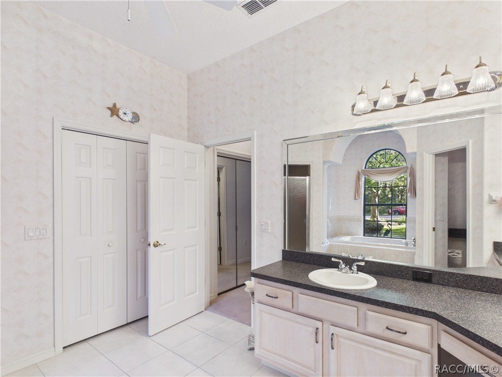 37 Livingstone Daisy Court, Homosassa, FL 34446 MASTER BATHROOM 2