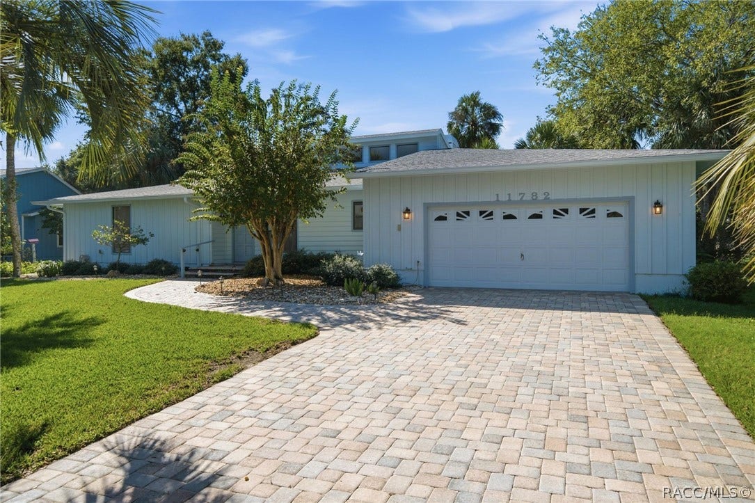 11782 W Valley Spring Lane, Homosassa, FL 34448