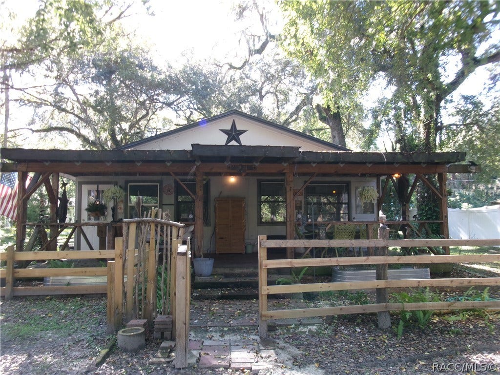 353 N Robin Hood Road, Inverness, FL 34450 353 N Robin Hood Road, Inverness, FL 34450