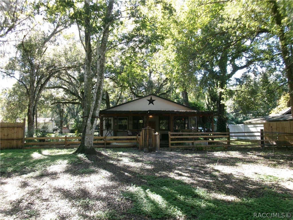 353 N Robin Hood Road, Inverness, FL 34450 353 N Robin Hood Road, Inverness, FL 34450