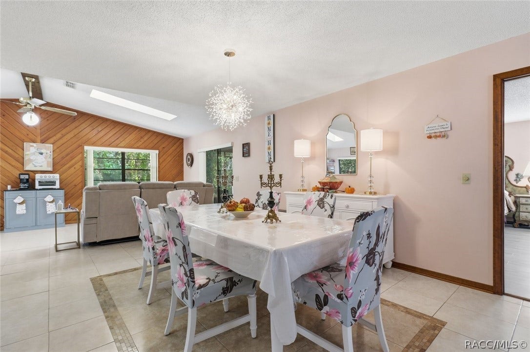 5 Mangrove Court S, Homosassa, FL 34446 dining area, beautiful inlayed tile