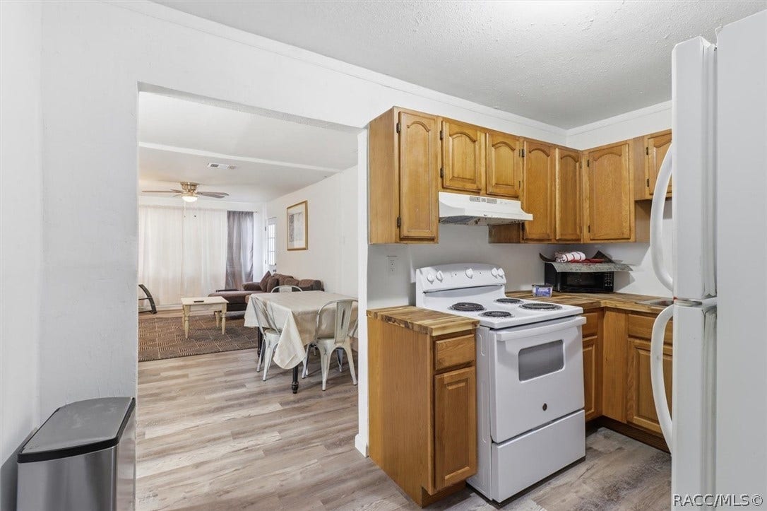 557 NE 8th Avenue, Crystal River, FL 34428 557 NE 8th Avenue, Crystal River, FL 34428