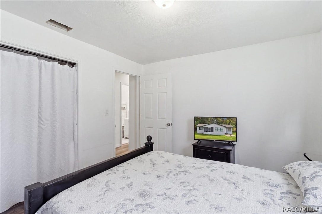 557 NE 8th Avenue, Crystal River, FL 34428 557 NE 8th Avenue, Crystal River, FL 34428