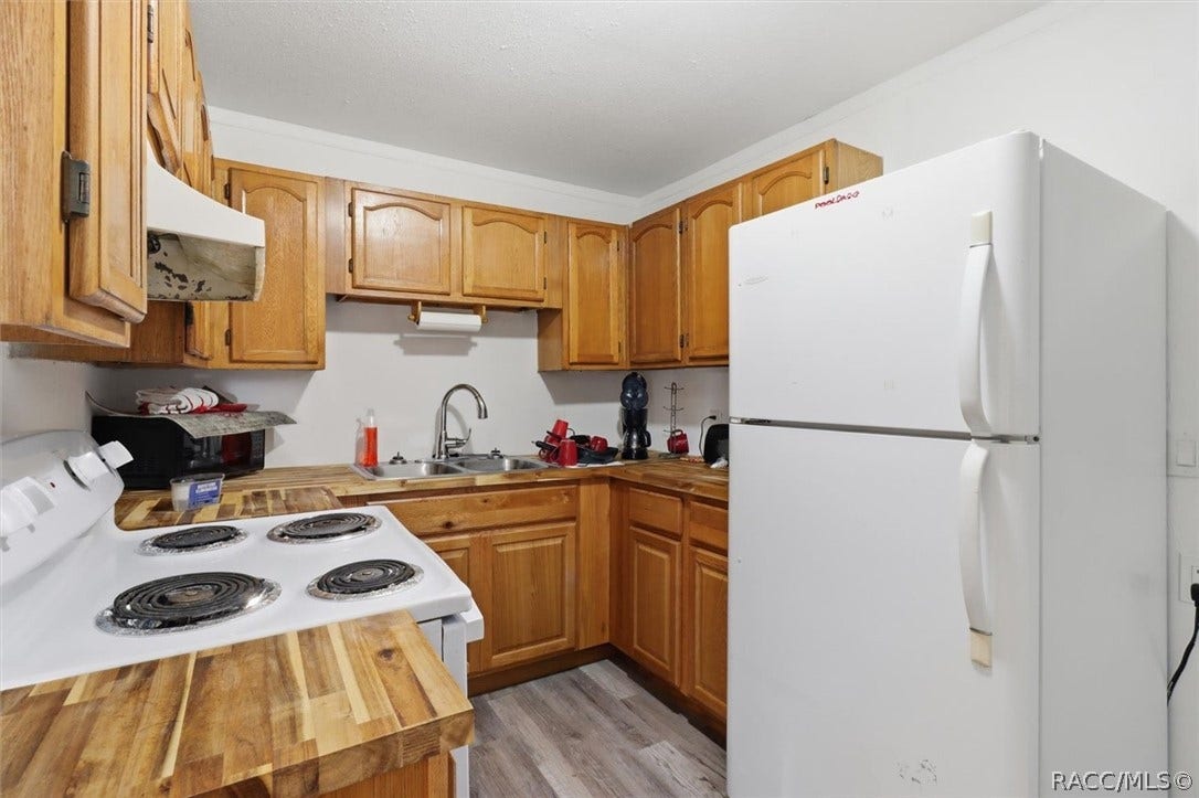 557 NE 8th Avenue, Crystal River, FL 34428 557 NE 8th Avenue, Crystal River, FL 34428