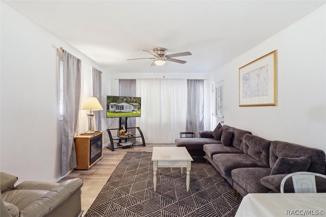 557 NE 8th Avenue, Crystal River, FL 34428 557 NE 8th Avenue, Crystal River, FL 34428