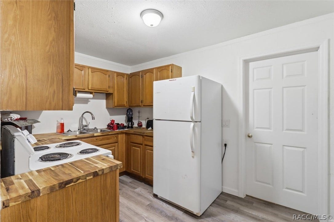 557 NE 8th Avenue, Crystal River, FL 34428 557 NE 8th Avenue, Crystal River, FL 34428