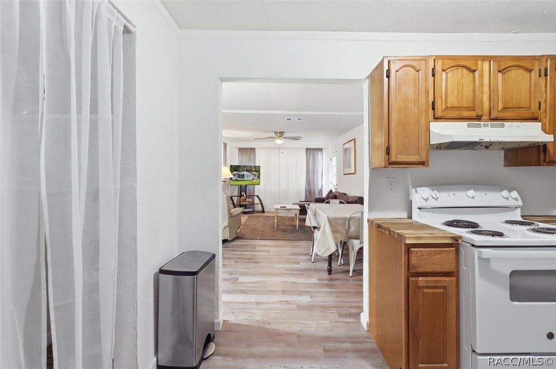 557 NE 8th Avenue, Crystal River, FL 34428 557 NE 8th Avenue, Crystal River, FL 34428