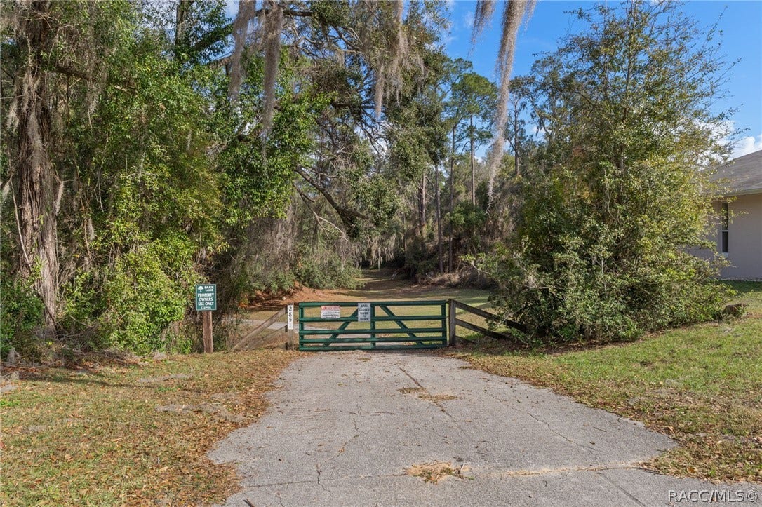 3525 N Chandler Drive, Hernando, FL 34442 Private lake park entrance