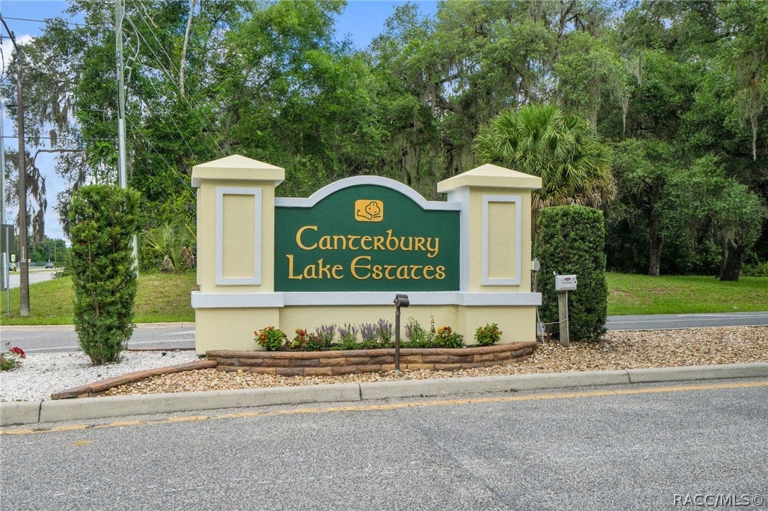 3525 N Chandler Drive, Hernando, FL 34442 Community Entrance Sign - 1 way in; 1 way out!