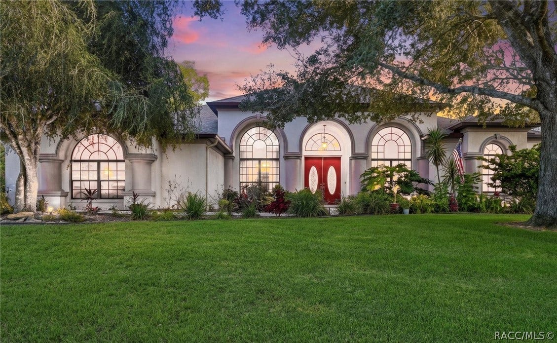 Beautiful 3/2 + den Pool Home!