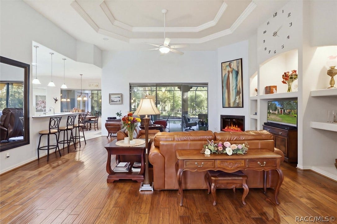 Tray Ceiling with high ceilings through out