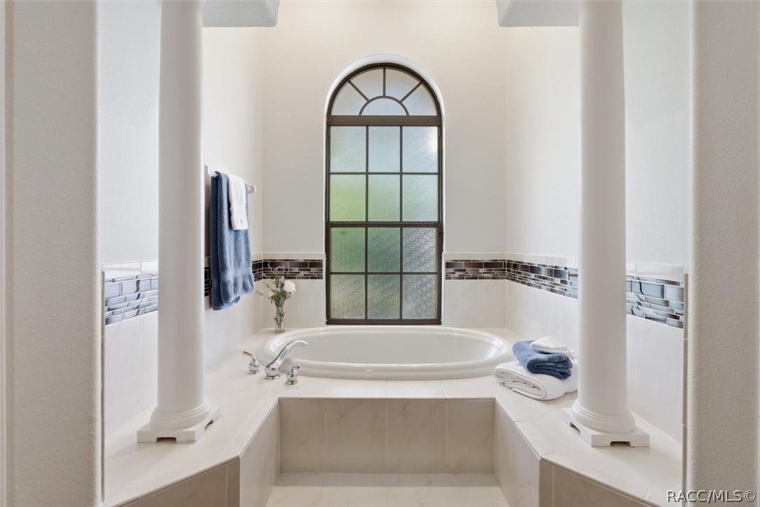 Primary soaking tub