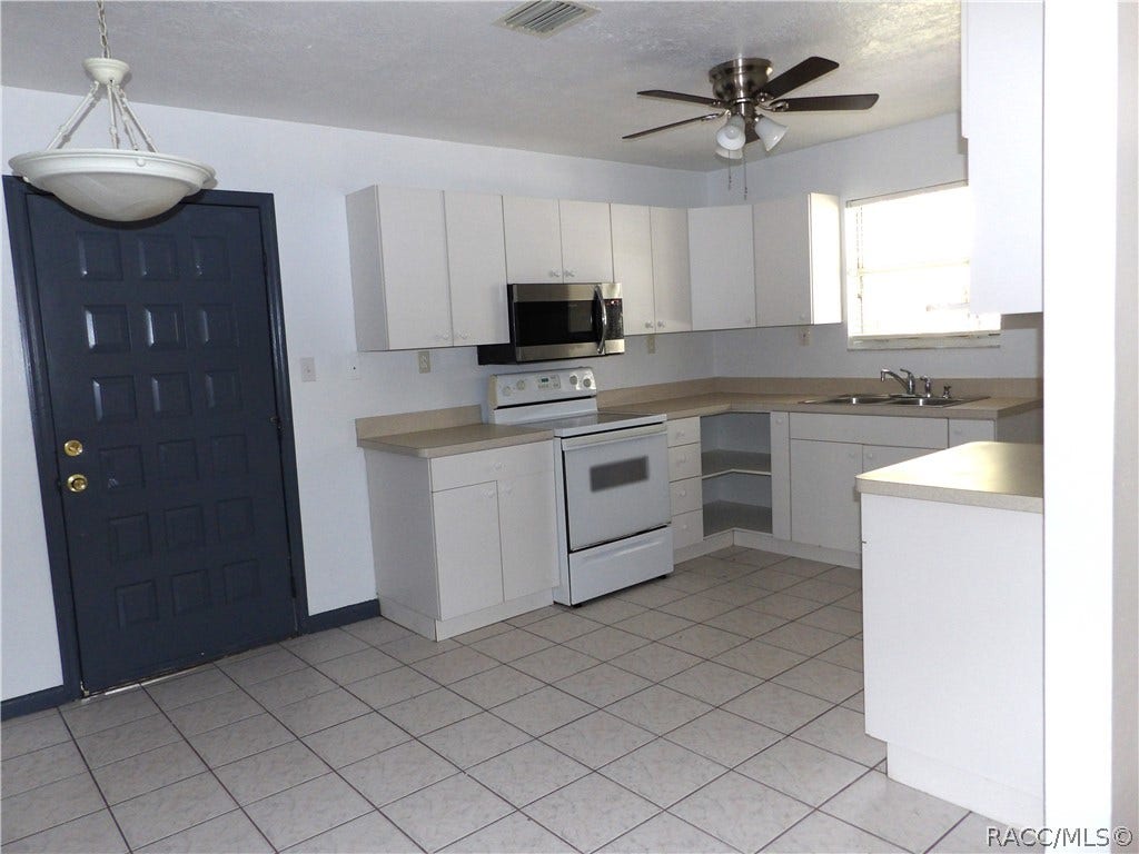 818 NE 5th Avenue, Crystal River, FL 34428 818 NE 5th Avenue, Crystal River, FL 34428