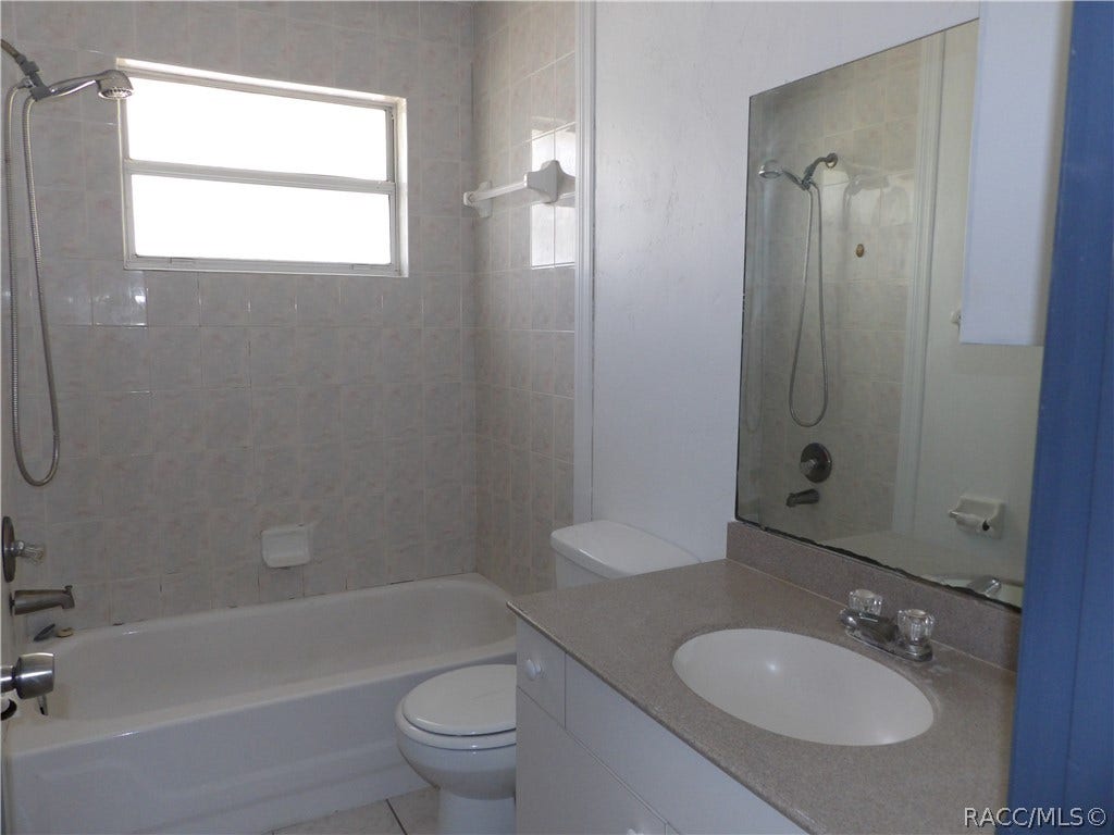 818 NE 5th Avenue, Crystal River, FL 34428 818 NE 5th Avenue, Crystal River, FL 34428