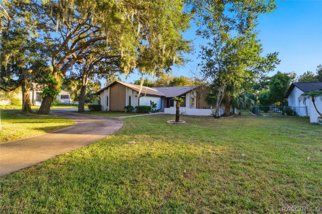 11806 W Riverhaven Drive, Homosassa, FL 34448 Front of the home from across the lawn.