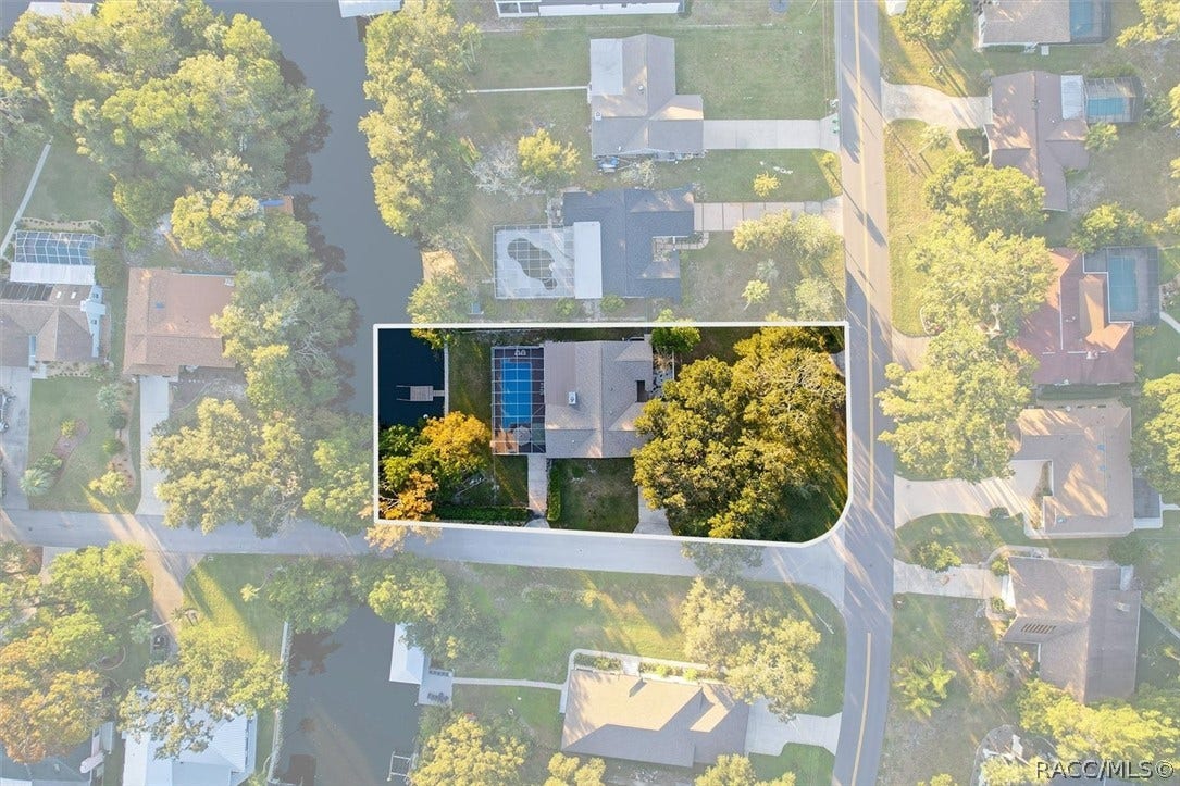 11806 W Riverhaven Drive, Homosassa, FL 34448 Aerial view with the lot outlined.